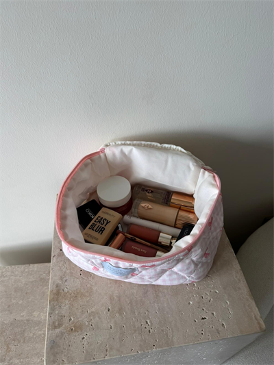  Pembe Fiyonk Detaylı Makyaj Çantası