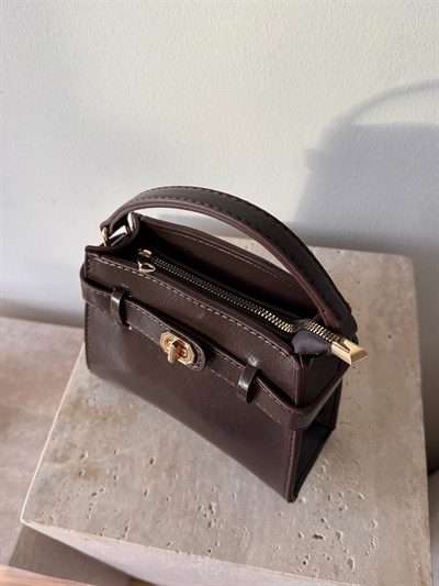 Acı Kahve Kilit Detaylı Çapraz Askılı Jesica Çanta