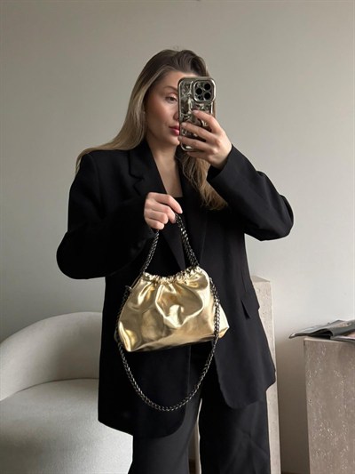 Altın Sarısı Zincir Askı Detaylı Kese Amber Çanta