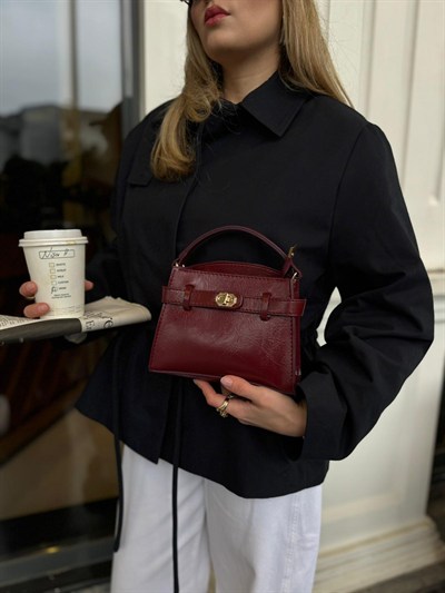 Bordo Kilit Detaylı Çapraz Askılı Jesica Çanta