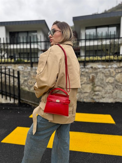 Kırmızı Kilit Detaylı Çapraz Askılı Jesica Çanta