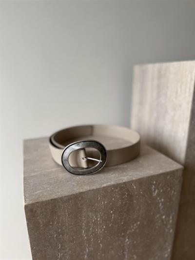 Krem Marka Model Gümüş Toka Detaylı Kemer