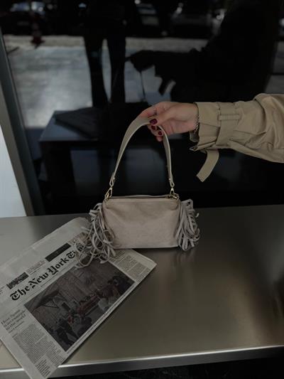 Krem Süet Püsküllü Çapraz Askılı Çanta