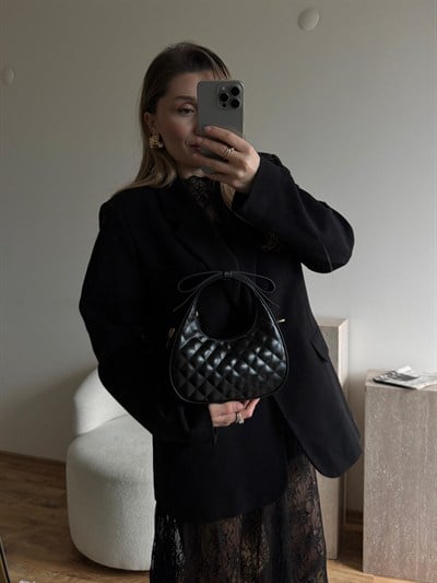 Siyah Fiyonk Detaylı Çapraz Askılı Çanta