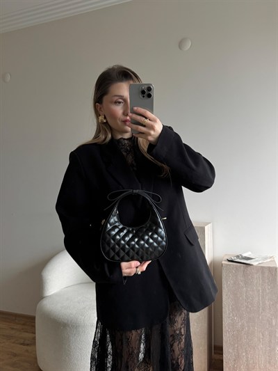 Siyah Fiyonk Detaylı Çapraz Askılı Çanta