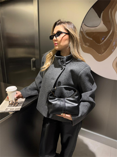 Siyah İp Detaylı Çapraz Askılı Çanta