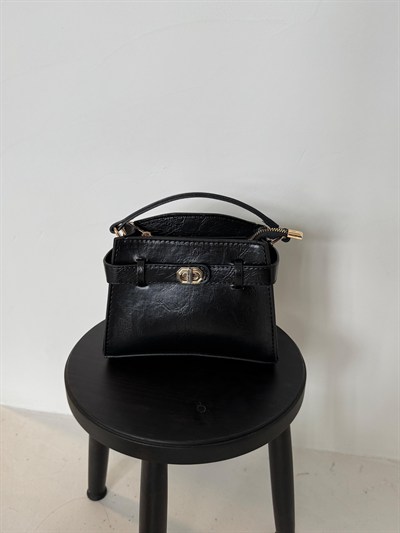 Siyah Kilit Detaylı Çapraz Askılı Jesica Çanta