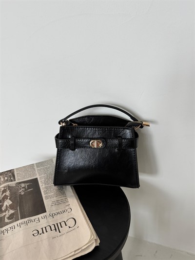 Siyah Kilit Detaylı Çapraz Askılı Jesica Çanta