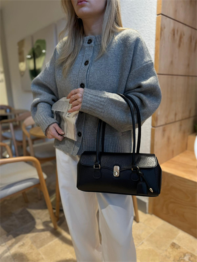 Siyah Mango Model Baget Verona Çanta
