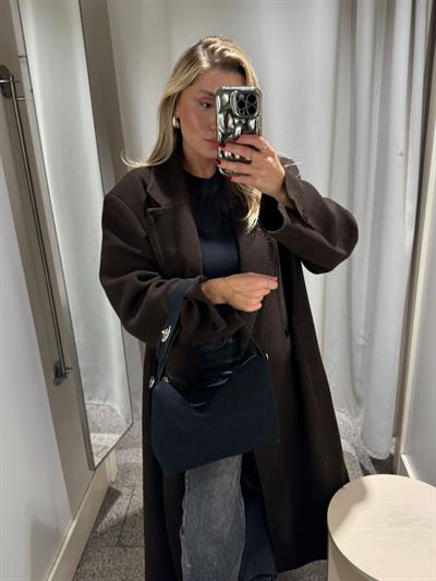 Siyah Süet Kilit Detaylı Çapraz Askılı Moi Çanta