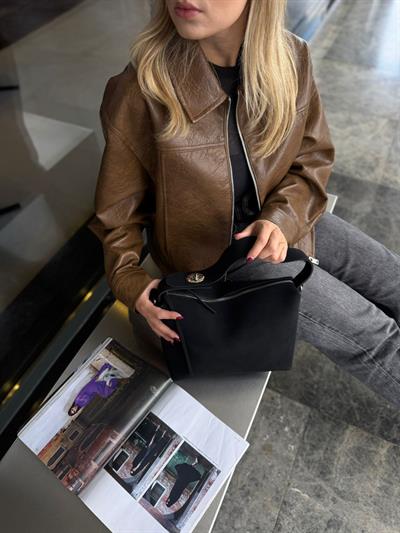 Siyah Süet Kilit Detaylı Çapraz Askılı Moi Çanta