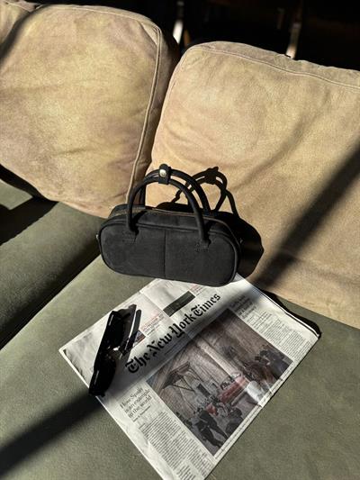 Siyah Süet Marka Model Çapraz Askılı Çanta