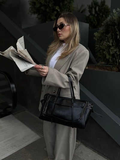 Siyah Zincirli Mathilda Geniş Omuz Çanta