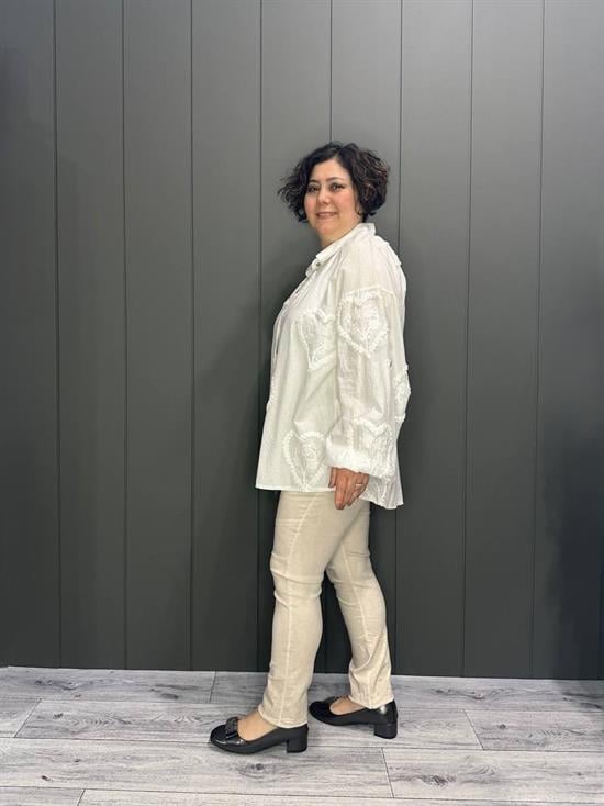 Kabartma Kalp Desenli İthal Gömlek Beyaz