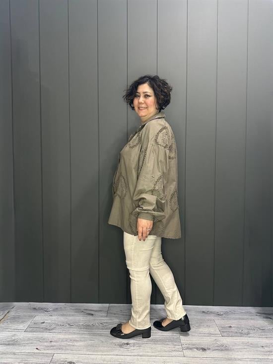 Kabartma Kalp Desenli İthal Gömlek Vizon