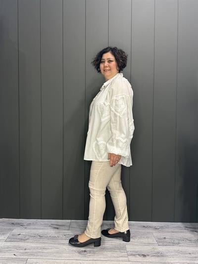 Kabartma Kalp Desenli İthal Gömlek Beyaz