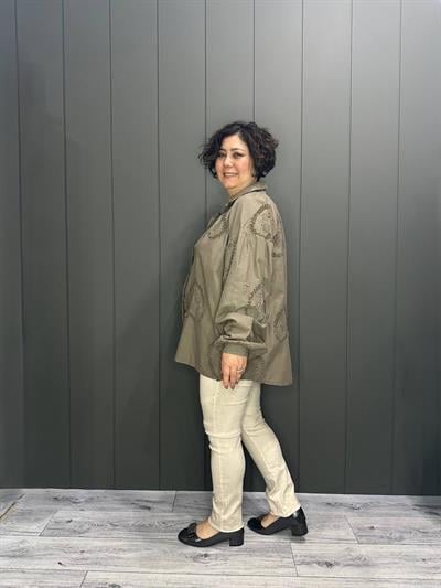 Kabartma Kalp Desenli İthal Gömlek Vizon