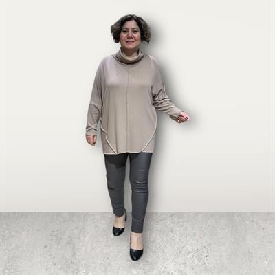 Önü Ters Dikişli Degaje Bluz Vizon