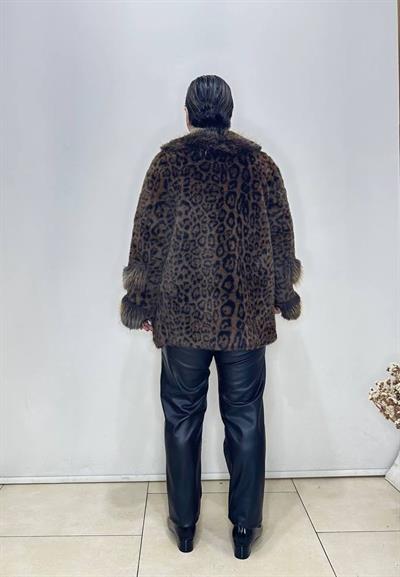 Yaka ve Kol Kürk Detaylı Kısa Suni Kürk Kaban Leopar