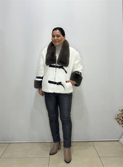 Yaka ve Kol kürklü Kısa Kaban Krem