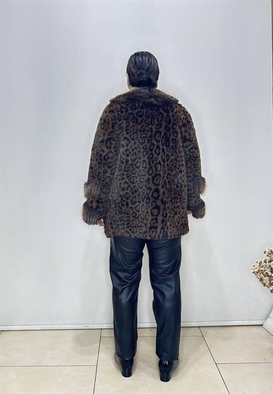 Yaka ve Kol Kürk Detaylı Kısa Suni Kürk Kaban Leopar