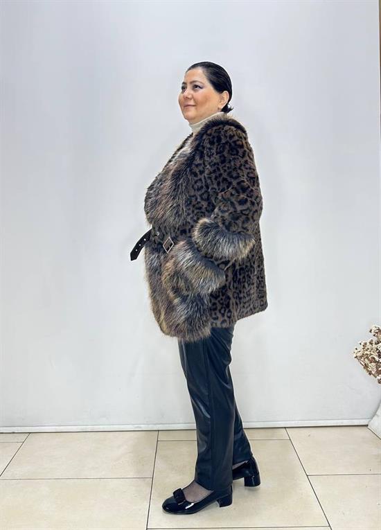 Yaka ve Kol Kürk Detaylı Kısa Suni Kürk Kaban Leopar