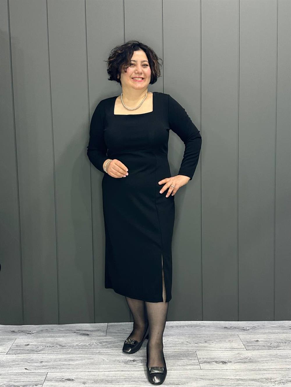Yırtmaç Detaylı Kare Yaka Elbise Siyah