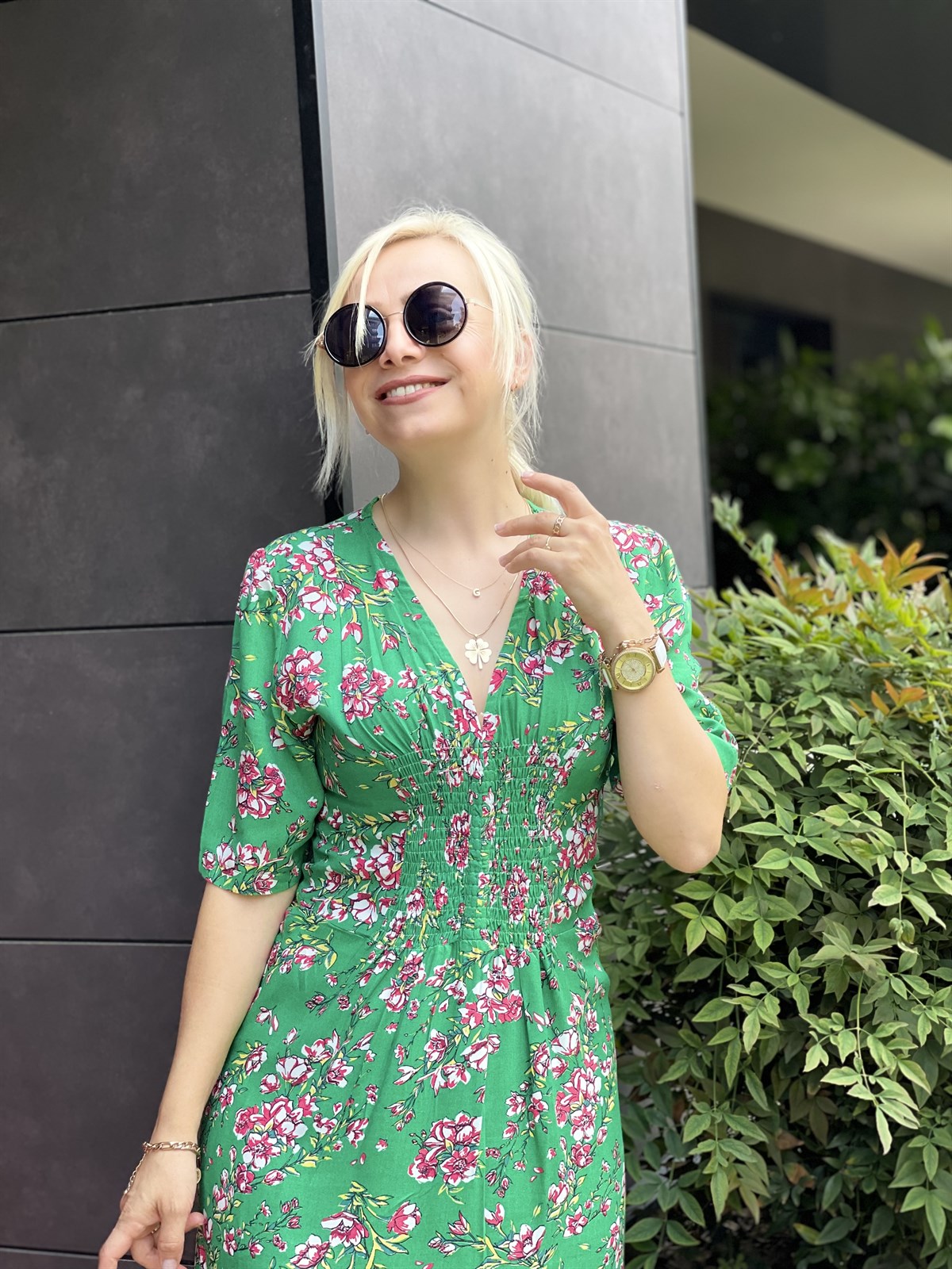 Gipe Detaylı Çiçekli Yeşil Elbise