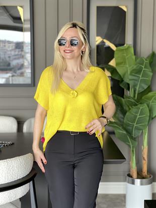 Gül Detaylı Süveter Sarı Triko Kazak