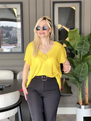 Gül Detaylı Süveter Sarı Triko Kazak