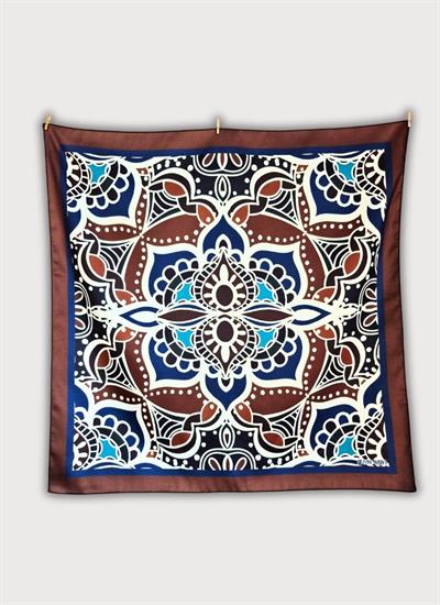TOPRAK HAVA SU MANDALA DESENLİ KAHVERENGİ TWİLL SATEN FULAR