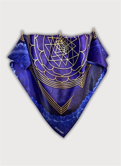 YANTRA DESENLİ MOR LACİVERT SATEN FULAR