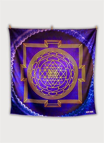 YANTRA DESENLİ MOR LACİVERT SATEN FULAR