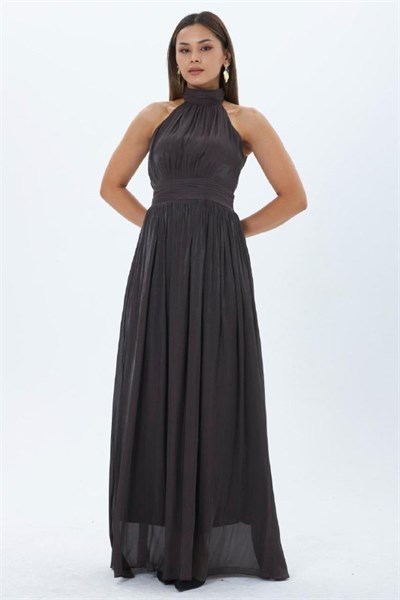 4128-Kahve Halter Yaka Piliseli Maxi Elbise