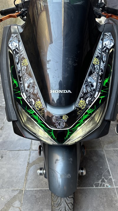 HONDA PCX 2025-2026 ÖN FAR STICKER ÇİFT RENK YEŞİL SİYAH TRİBAL DESEN ETİKET MODELİ ŞEFFAF FAR FİLM