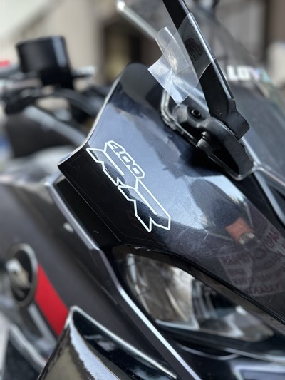 QJMOTOR - RKS SRK 400RR ÖN KAFA VE KUYRUK STICKER ETİKET MODELİ BEYAZ RENK