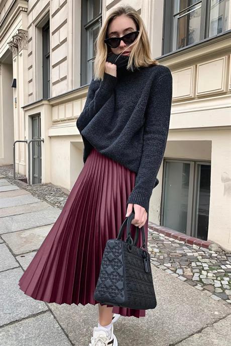 Kadın Bordo Pileli Etek Kombini – Günlük ve Şık Stil | Sonbahar/Kış Moda