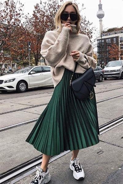 Kadın Yeşil Pileli Etek Kombini – Günlük ve Şık Stil | Sonbahar/Kış Moda