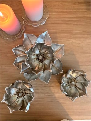 3lü Dekoratif Lotus Çiçeği Kase / Şamdan & Mumluk Seti – Gümüş / Şampanya Eskitme   