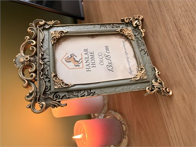 Antik Dekoratif Fotoğraf Çerçevesi – Haki & Eskitme Altın (13x18 cm)