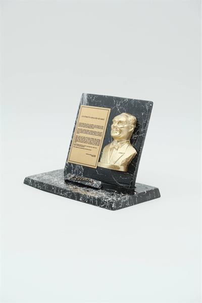 ATATÜRK GENÇLİĞE HİTABE HEYKELİ