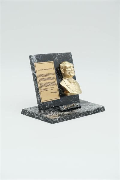 ATATÜRK GENÇLİĞE HİTABE HEYKELİ