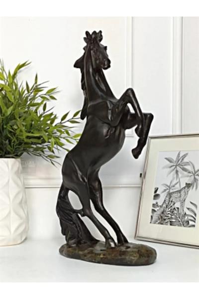 Şahlanan At Heykeli
