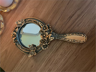 Kelebek ve Papatya Kabartmalı Vintage El Aynası – Haki & Eskitme Altın