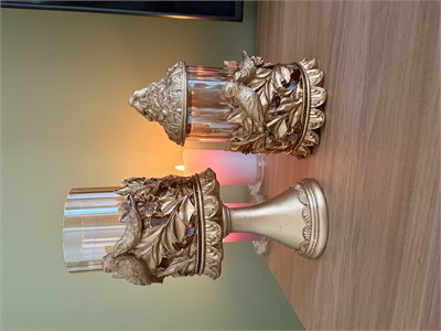Kuşlu Ayaklı ve Kapaklı Dekoratif Cam Mumluk & Şekerlik Seti – Eskitme Altın Yaldız 2li Şamdan & Fanus Kavanoz (27x12 cm & 23x12 cm)