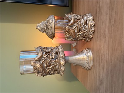 Kuşlu Ayaklı ve Kapaklı Dekoratif Cam Mumluk & Şekerlik Seti – Vizon Altın Eskitme 2li Şamdan & Kavanoz (27x12 cm & 23x12 cm)