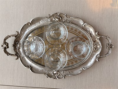 Oval Aynalı Dekoratif Tepsi – Antik Gümüş Eskitme Kulplu Gül İşlemeli Sunum Tepsisi