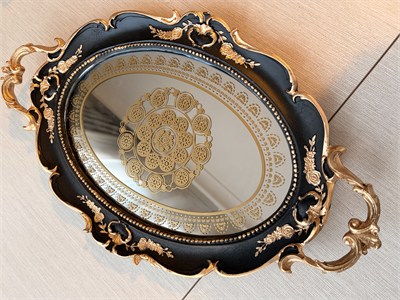 Oval Aynalı Dekoratif Tepsi – Siyah & Eskitme Altın Varak Kulplu Gül İşlemeli Sunum Tepsisi