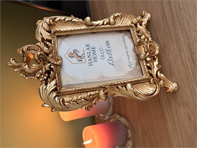 Barok Ayaklı Dekoratif Fotoğraf Çerçevesi – Parlak / Eskitme Altın Yaldız (13x18 cm)   
