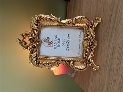 Barok Ayaklı Dekoratif Fotoğraf Çerçevesi – Parlak / Eskitme Altın Yaldız (13x18 cm)   